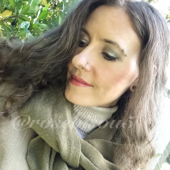 🧣🍂Luxe Knit Infinity Scarf in OLIVE - Picture 2 of 8
